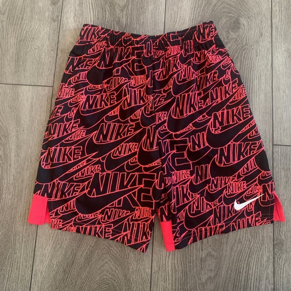 Nike boys training basketball shorts - Picture 1 of 4